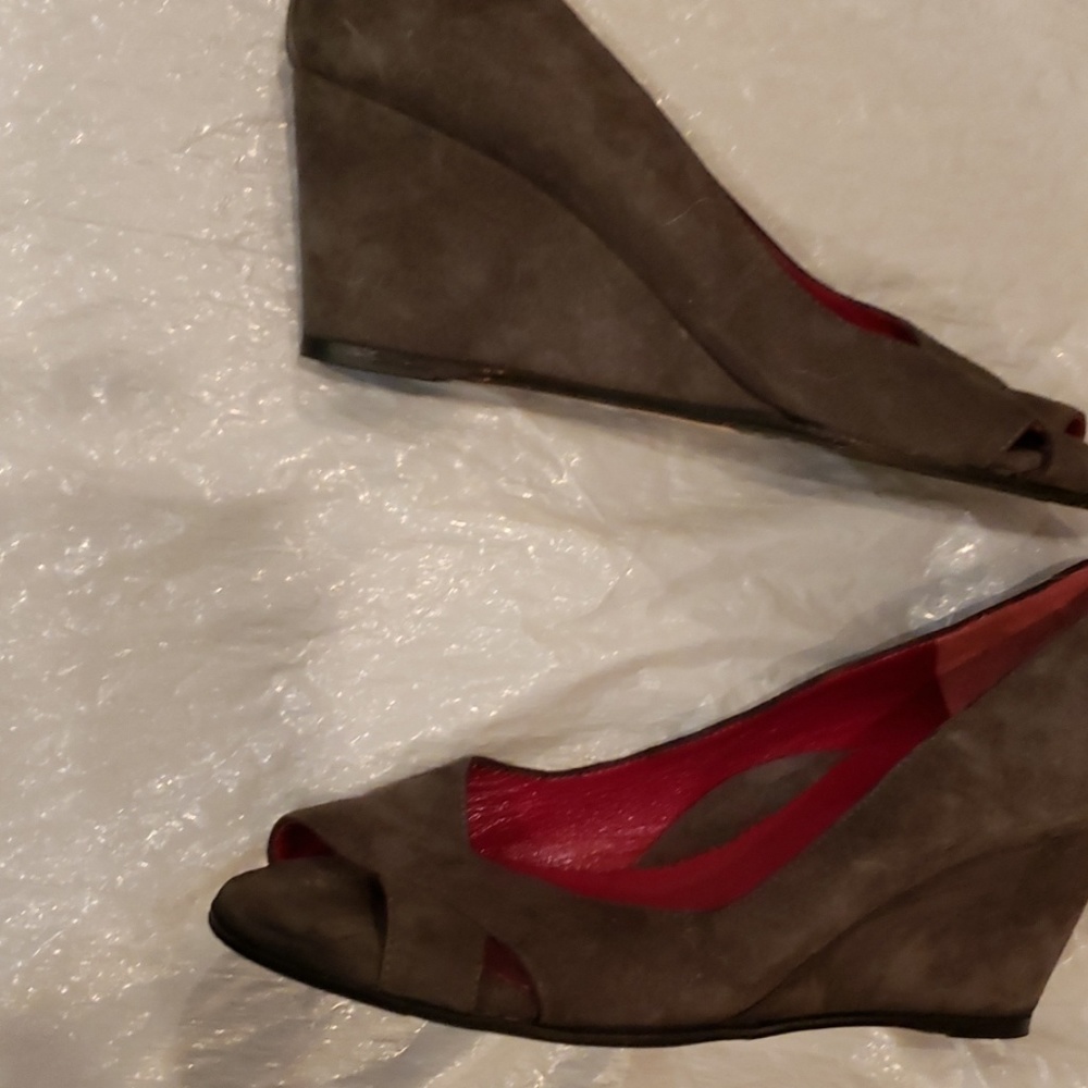 Taryn Rose 2.5 inch wedge heel, open toe, gray,